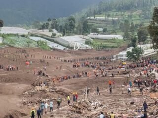 Pompa Bertekanan Tinggi Jadi Andalan Diskarmatan Kota Bandung Cari Korban Longsor Cisarua