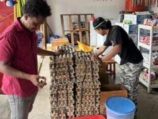 Sat Reskrim Polres Yalimo Cek Harga Bahan Pokok di Pasar Elelim, Harga Masih di Atas HET