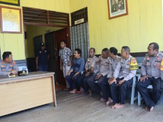 Kapolres Sarmi Kunjungi Polsek Tor Atas, Serap Aspirasi Tokoh Adat dan Kepala Kampung