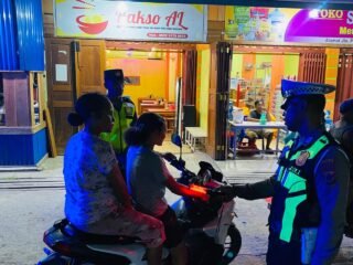 Patroli Blue Light Malam Minggu, Satlantas Polres Waropen Perkuat Keamanan dan Ketertiban Lalu Lintas