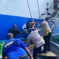 Sat Polairud Polres Waropen Berikan Pengamanan dan Bantuan Penumpang KM Dorolonda di Perairan Pidemani