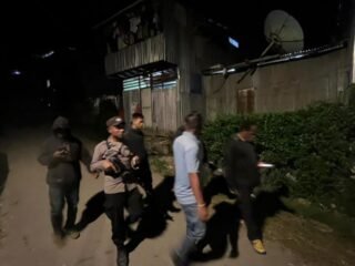 Patroli Malam Humanis, Regu Siaga II Polres Tolikara Perkuat Kamtibmas di Kota Karubaga 