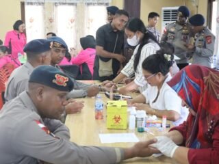 ‎Aksi Donor Darah Hari Bhayangkara ke-80 di Biak, Terkumpul 67 Kantong Darah