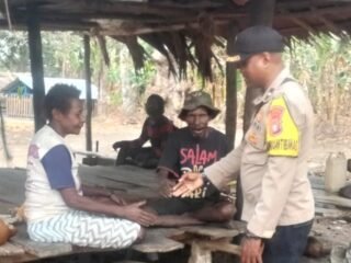 Bhabinkamtibmas Padua Dekatkan Diri dengan Warga, Keluhan Harga Ikan Ditampung