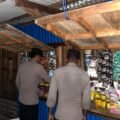 Patroli Malam Polsek Kelila Sasar Pasar, Pastikan Kamtibmas Tetap Kondusif