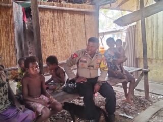 Sambangi Warga, Bhabinkamtibmas Kampung Padua Imbau Waspada Karhutla