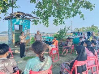 Wakapolres Sarmi Dekatkan Polri dengan Masyarakat Pesisir, Ajak Pemuda Jaga Kamtibmas
